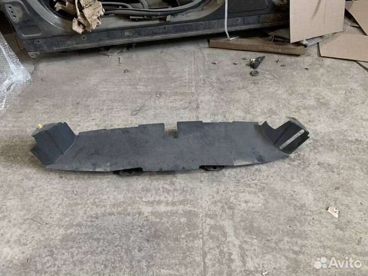 Нижний пыльник радиатора Toyota Crown Athlete GRS