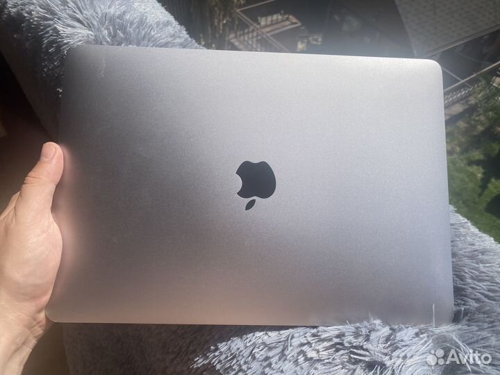 Apple MacBook Pro retina 13 256 гб 2019