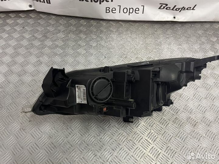 Фара правая Opel Astra J