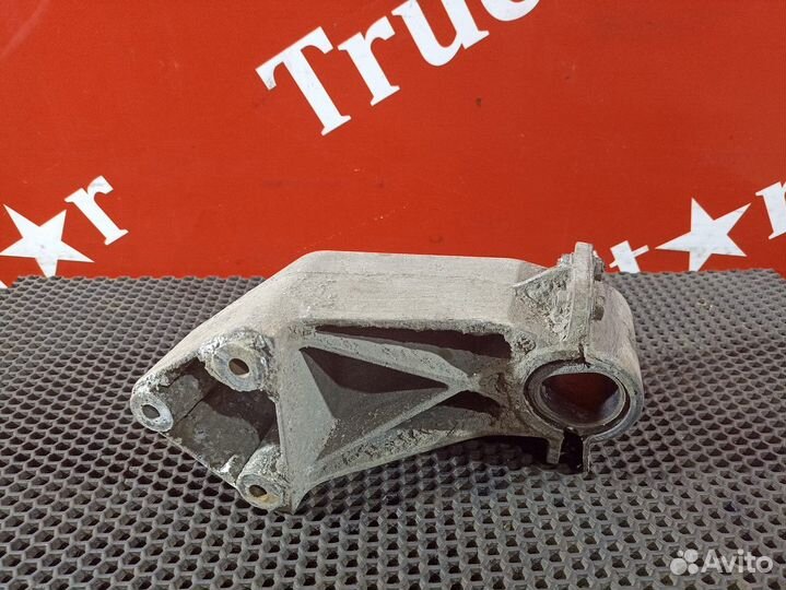 Кронштейн крыла