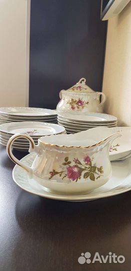 Набор столовой посуды сервиз