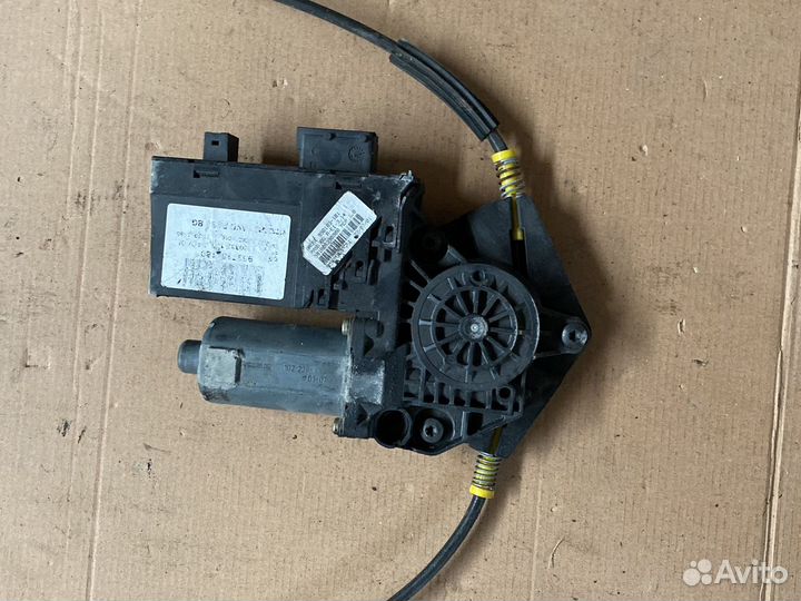 Peugeot 307 купе правый стеклоподъёмник