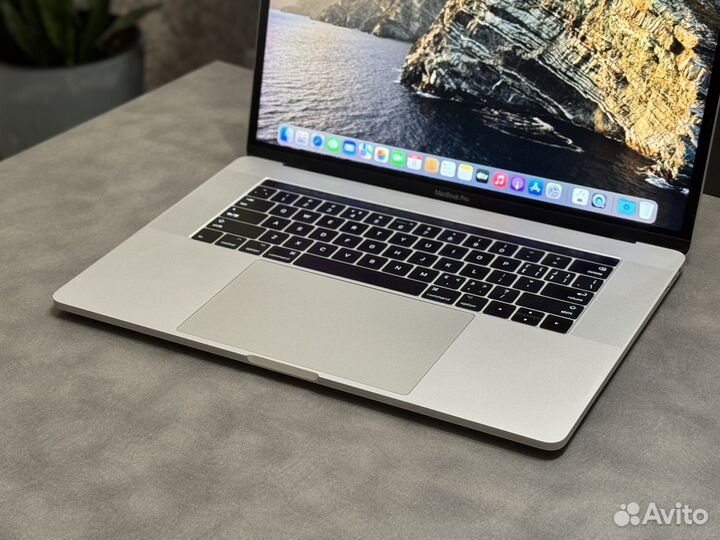 Macbook Pro 15 2016 16gb 256SSD идеал