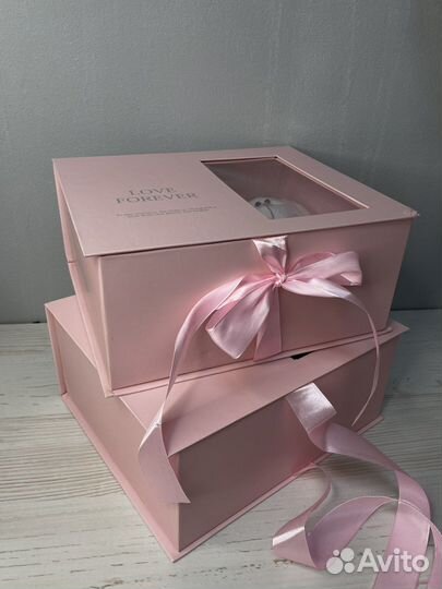 Подарочная коробка с крышкой и лентой