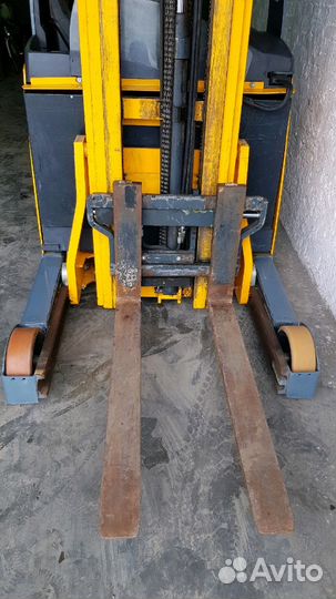 Штабелер (ричтрак) Jungheinrich ETV 114, 2011