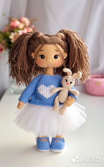 Вязаная кукла ручной работы