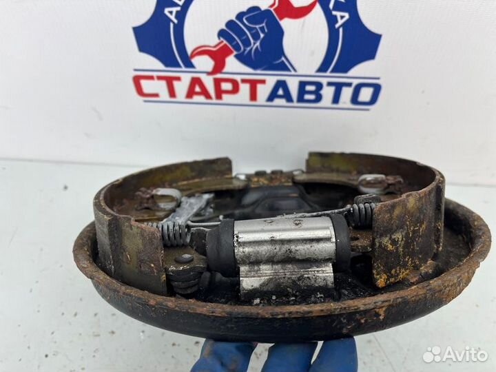 Щит опорный задний левый Opel Corsa D A14XER 2011