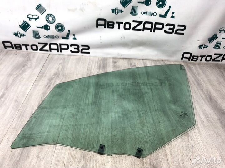 Стекло двери переднее левое Peugeot 308 EP6 2010
