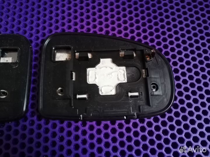 Стекло зеркала Toyota Prius ZVW30 антиблик левое