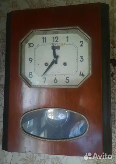 Старинные настенные антикварные часы с боем