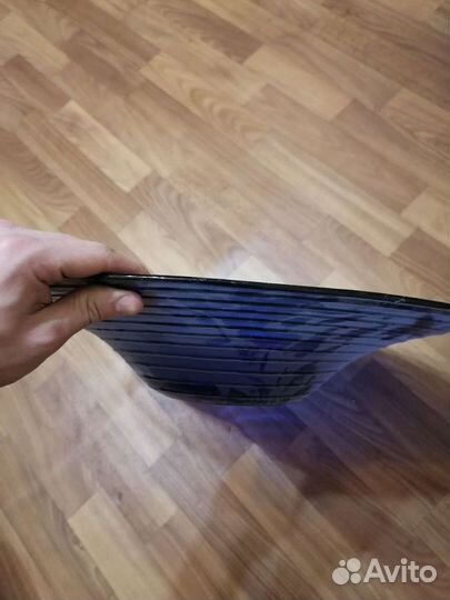 Антикварная тарелка из синего стекла