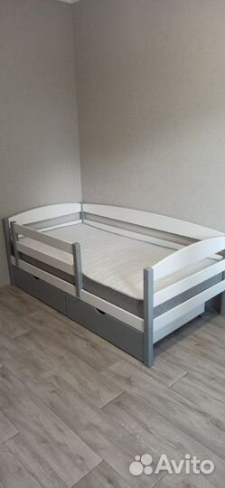 Детская кровать из массива