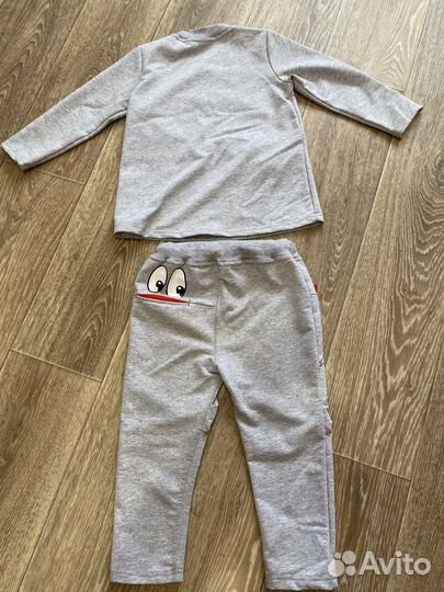 Спортивный веселый костюм на 3-4 г