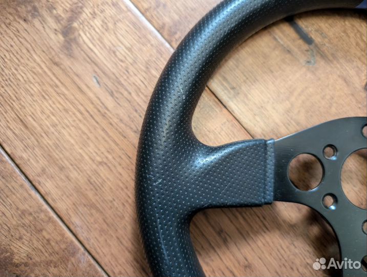 Баранка thrustmaster t300