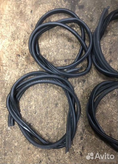 Уплотнитель двери Bmw E90