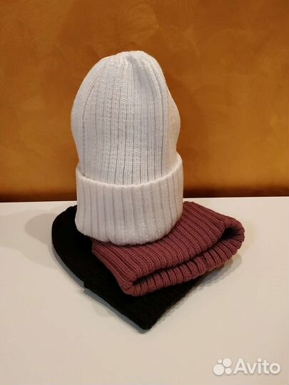 Шапка и манишка теплый набор в подарк