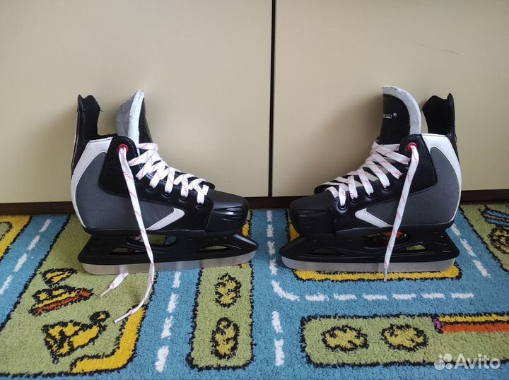 Коньки хоккейные