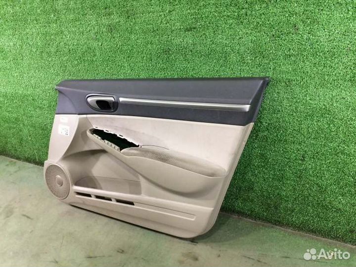 Обшивка двери передняя правая Honda Civic FD3 LDA