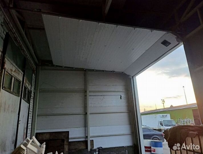 Секционные ворота