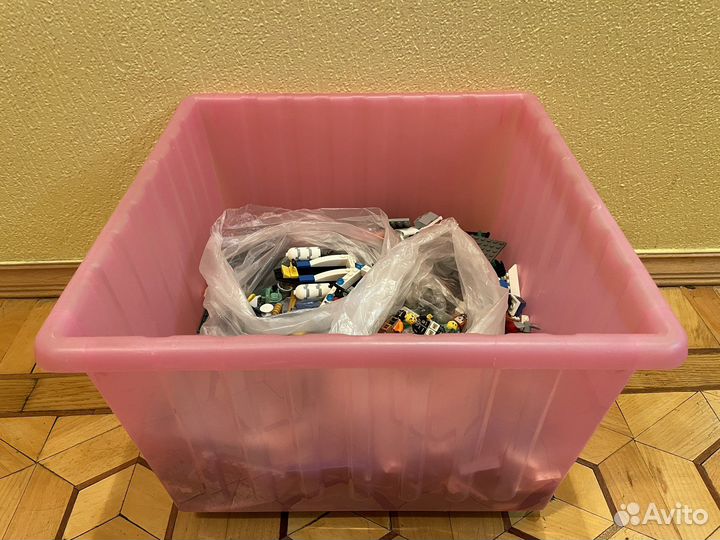 Коробка с lego
