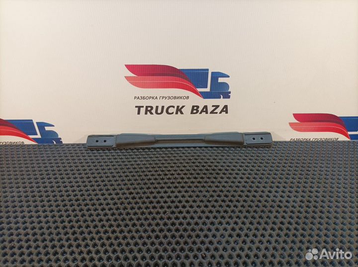 Кронштейн козырька Volvo FH