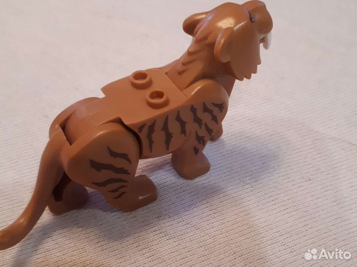 Лего фигурка саблезубый тигр