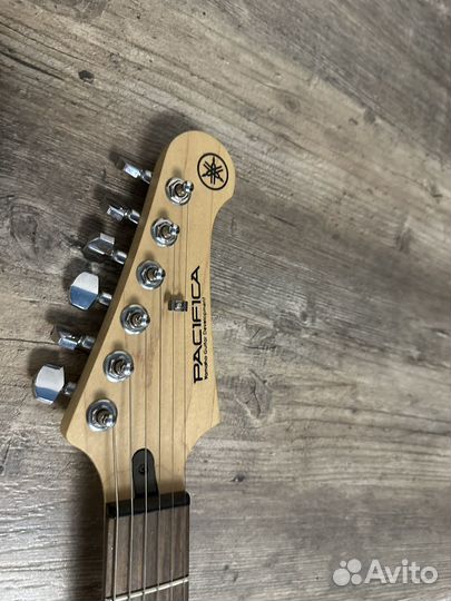 Электрогитара