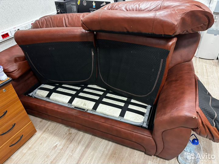 Кожаный диван прямой раскладной бу