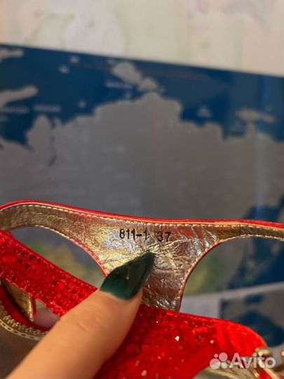 Красные босоножки со стразами 37 р