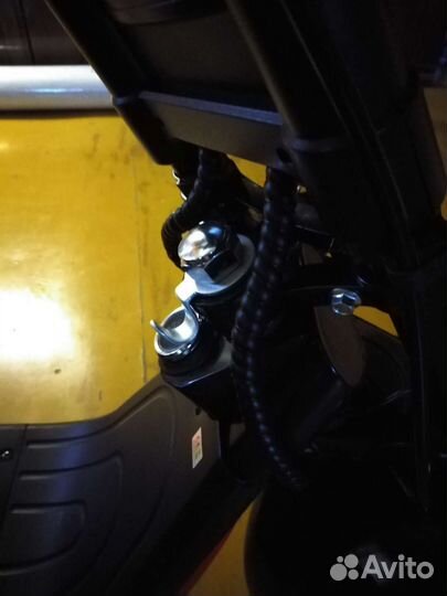 Крючок для скутера