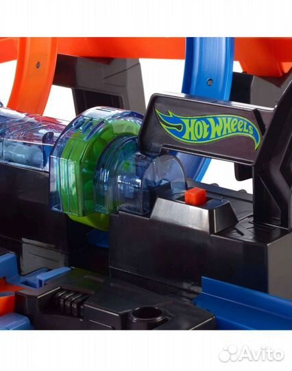 Автотрек Hot Wheels Винтовое столкновение
