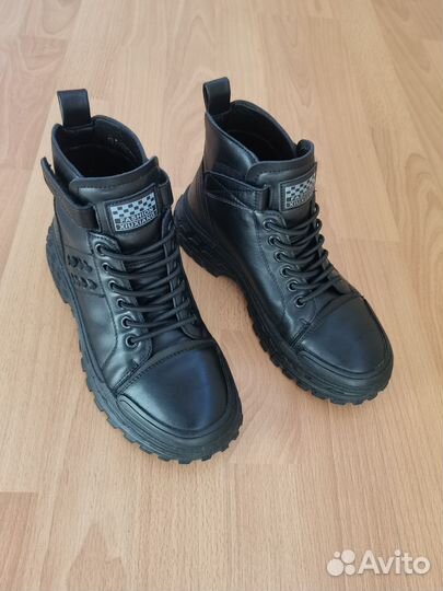 Ботинки женские 36 размер новые