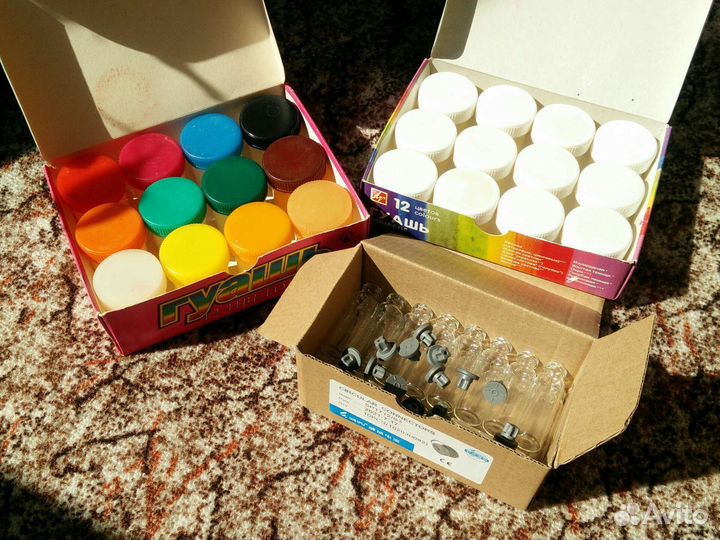 Баночки пустые от витаминов и красок гуашь