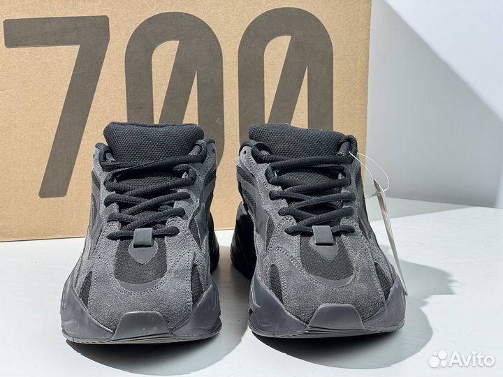 Кроссовки Adidas Yeezy Boost 700 V2 Vanta