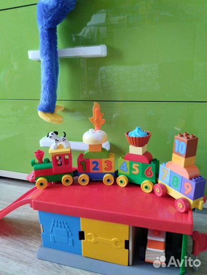 Игрушка гараж Икея и паравозик Lego duplo