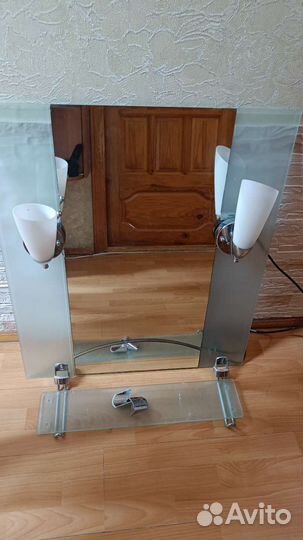 Зеркало в ванную с полочкой