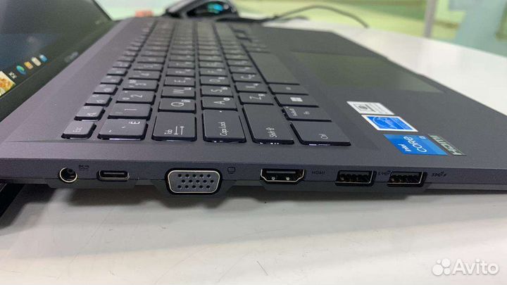 Новый asus в запечатанной коробке. Гарантия год