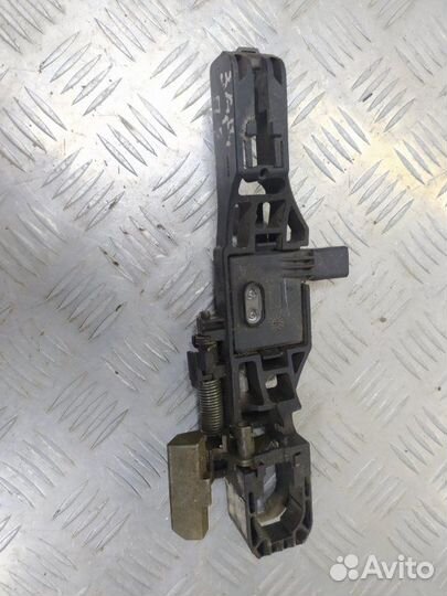 Кронштейн ручки двери правый Renault Laguna 2