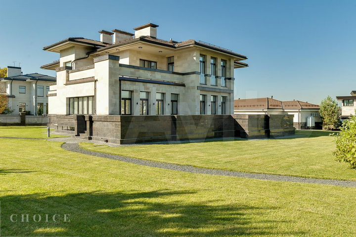 Коттедж 1145 м² на участке 37,4 сот.