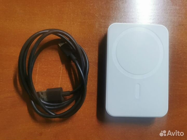 Внешний аккумулятор 10000 мАh на iPhone