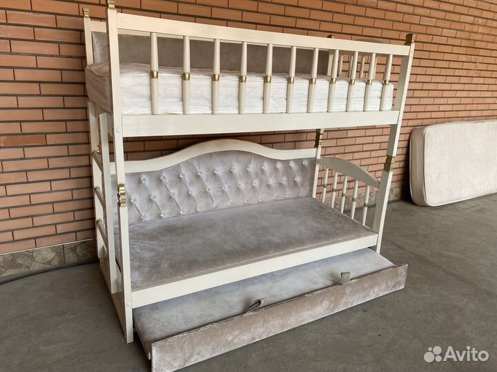 Двухъярусная кровать