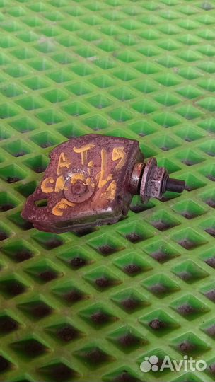 Замок лючка бензобака