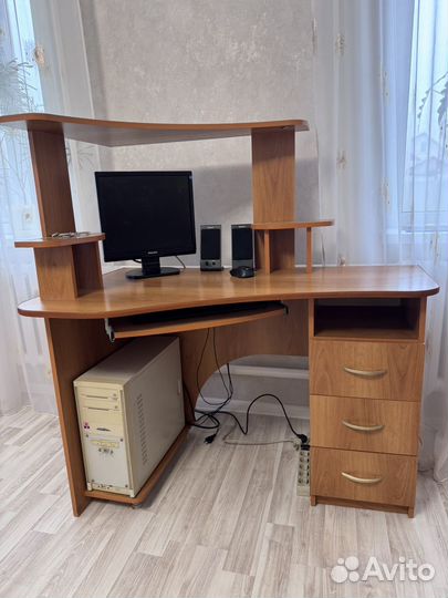 Компьютерный стол