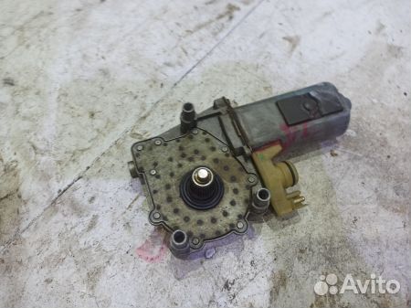 Моторчик заднего левого стеклоподъемника