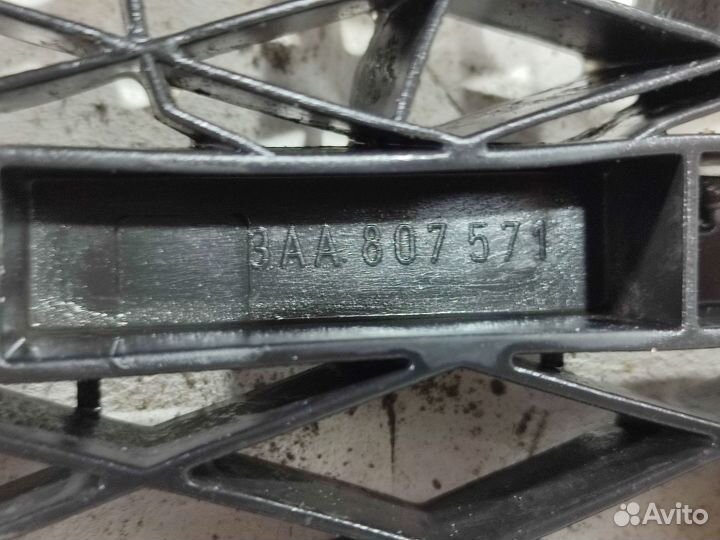 Усилитель бампера передний Volkswagen Passat B7