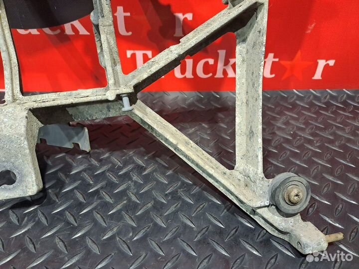 Кронштейн фары левый Daf XF105