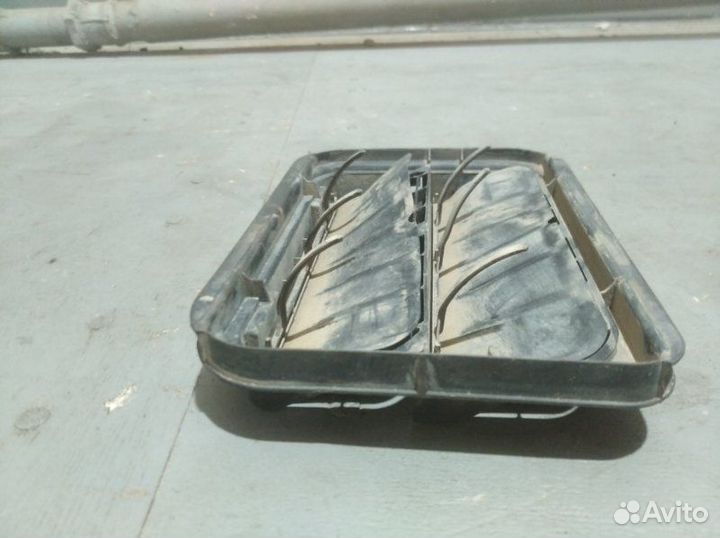 Клапан вентиляции багажника задний правый Renault