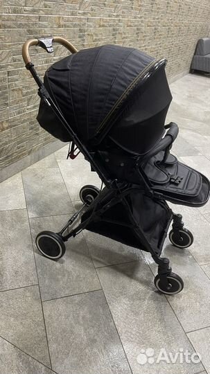 Прогулочная коляска с перекидной ручкой бу