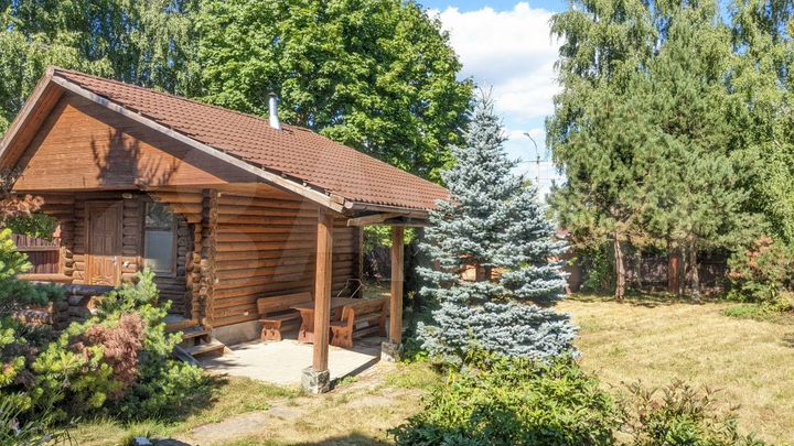 Дом 184 м² на участке 13 сот.