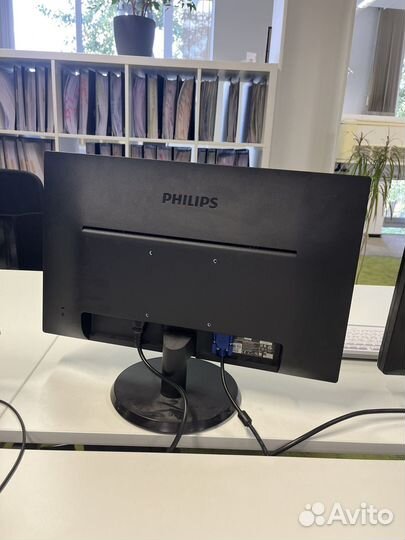 Монитор Philips 223V5L